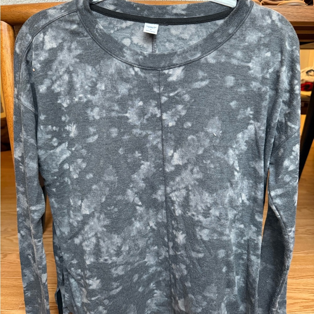 Old Navy Gray Tie-Dye Long Sleeve Active Tee